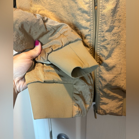 Lululemon size 6 reversible bomber jacket like new! - Picture 8 of 8